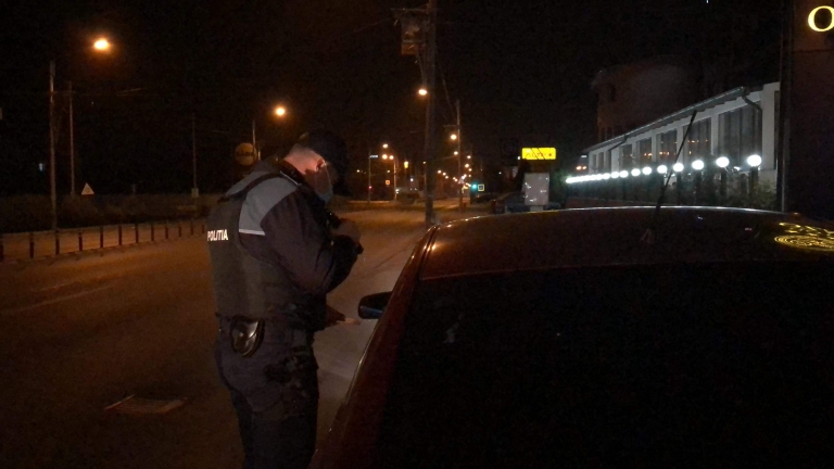 (FOTO/VIDEO) Au ieșit fără declarație după ora 23:00! Forțele de ordine din Bistrița-Năsăud au aplicat sancțiuni