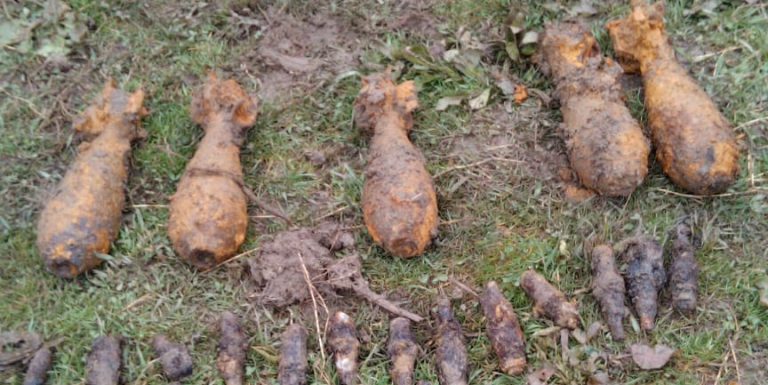 FOTO: 15 bombe de aruncător, găsite la Lunca Ilvei