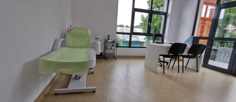 (FOTO) S-a deschis cel mai modern dispensar medical din comuna Prundu Bârgăului! Vezi care este echipa medicală