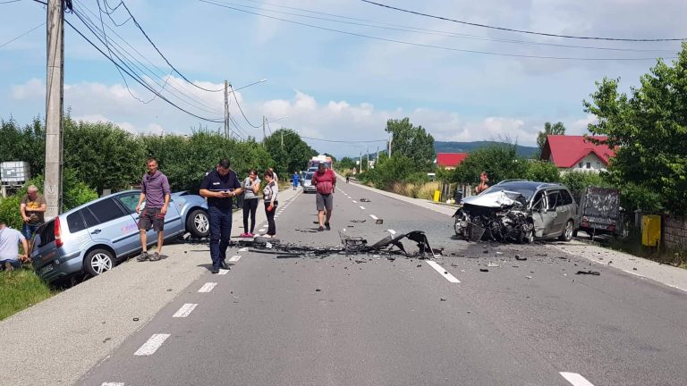 (FOTO/VIDEO) Accident grav cu persoane inconștiente în localitatea Șieu-Măgheruș!