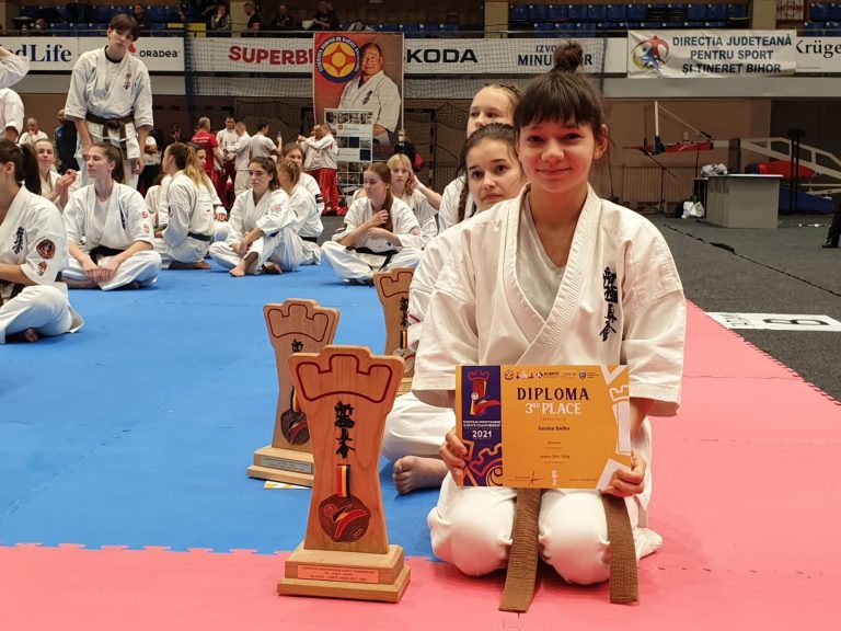 Locul III la finalele Campionatului European de Karate Shinkyokushin, obținut de către o tânără bistrițeancă!